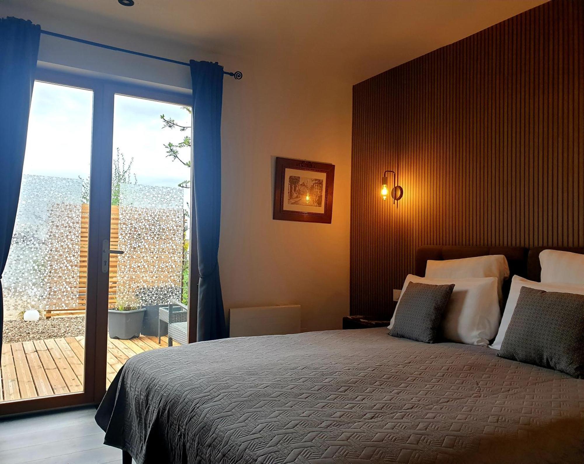 Le Heron Pourpre B&B Gastronomique Cronat Habitación foto